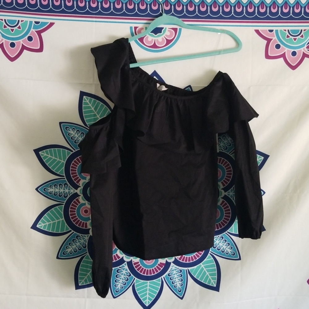 Black off-the-shoulder Blouse